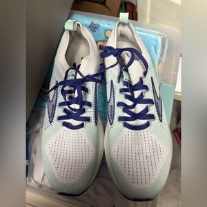 Brooks women’s sneakers
